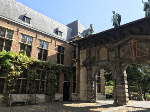 Verken Antwerpen: Architectuur, Cultuur en Comfortabele Verblijven