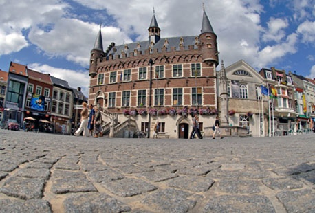 Brugge: Meer dan Kerken – Verken Cultuur, Historie en Culinair Genot
